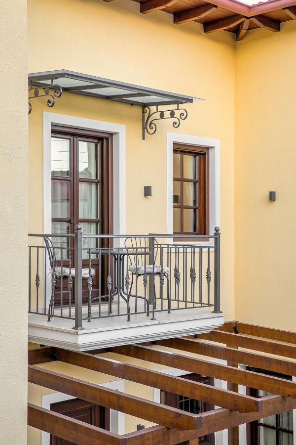 Petrou Suites Ioannina Bagian luar foto