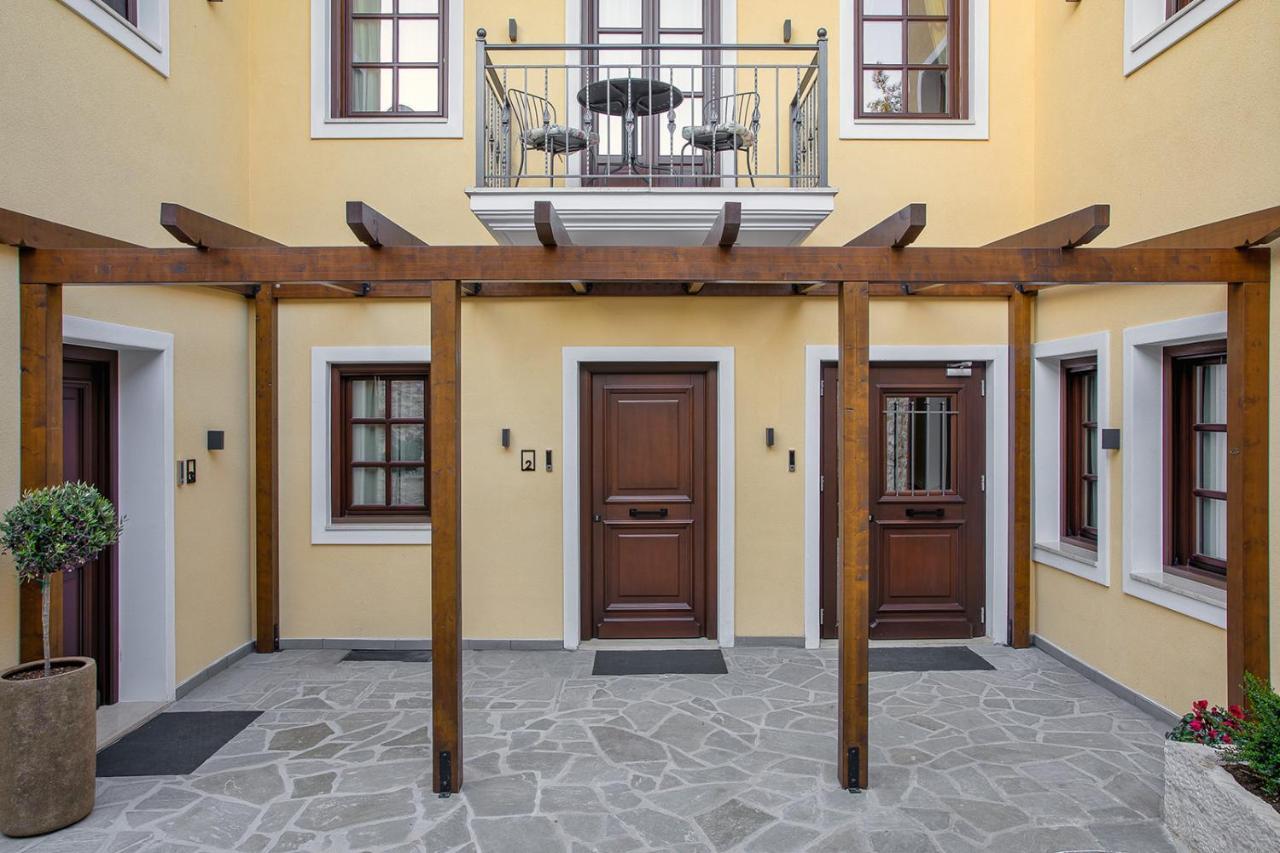 Petrou Suites Ioannina Bagian luar foto